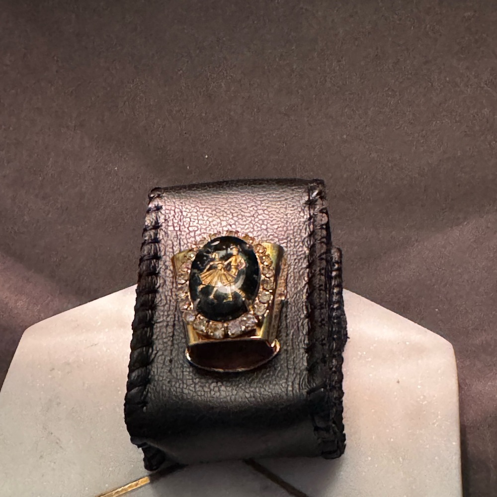 Black and Gold Cameo scarf clip